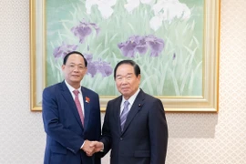 NA Vice Chairman Tran Quang Phuong (L) and Speaker of the House of Representatives of Japan Nukaga Fukushiro (Photo: VNA)