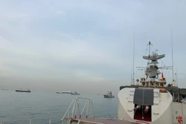 Ship 09 of Brigade 171 of the Vietnam People’s Navy operates in Indonesian waters alongside naval vessels from participating countries during the AUMX-2 exercise. (Photo: VNA)