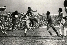 North-South football reunion at the Thong Nhat Stadium in HCM City on November 7, 1976. (File Photo of These Football Times)