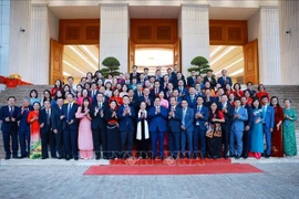 Prime Minister Pham Minh Chinh meets with outstanding outstanding education managers and teachers in Hanoi on November 15. (Photo: VNA)