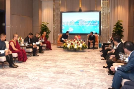Chairman of the Quang Ninh provincial People’s Committee Pham Duc An (right) and King Jigme Khesar Namgyel Wangchuck of Bhutan at their meeting on August 21. (Photo: baoquangninh.vn)