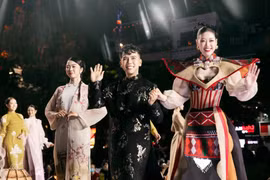 The Ao Dai fashion show celebrates the beauty of Vietnam's national cultural identity. (Photo: VietnamPlus)