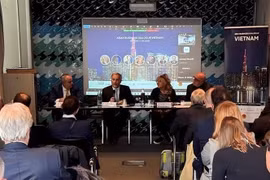Participants at the business dialogue in Italian city of Genoa (Photo: VNA)