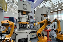 Up to 94% of Vietnam’s imports are raw materials, components and spare parts – products that the country could fully produce domestically if its foundational and supporting industries were stronger. (Photo: VNA)