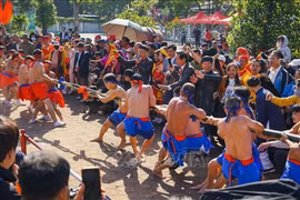 A folk game at a traditional festival in Hanoi (Photo: VNA)