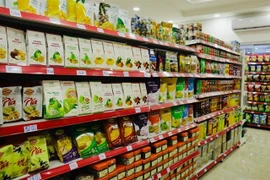 Vietnamese products at a supermarket in Laos. (Photo: VNA)