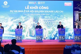 Prime Minister Pham Minh Chinh (C) attends the groundbreaking ceremony of the Golden Square Lao Cai social housing project. (Photo: VNA)