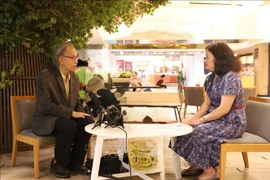 Thai scholar Kavi Chongkittavorn (L) in an interview with the Vietnam News Agency's resident correspondent in Bangkok. (Photo: VNA)