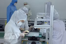 Workers at the Heesung Electronics Vietnam factory (Photo: VNA)
