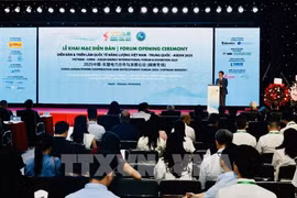 The Vietnam–China–ASEAN international energy forum is held in Hanoi on April 24. (Photo: VNA)