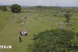 Tourists visit the Plain of Jars in Xiengkhouang, Laos.(Photo: VNA)