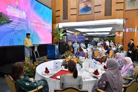 Malaysian Minister of Foreign Affairs Dato’ Seri Utama Haji Mohamad Haji Hasan addresses the meeting. (Photo published by VNA)