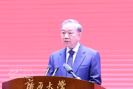General Secretary and State President To Lam speaks at the relic site of Nanning Yucai School in Guangxi, China (Photo: VNA)