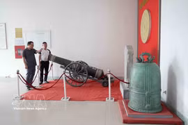 “Bao Quoc An Dan Dai Tuong Quan” cannon set and Roi Pagoda Bell are stored in Ha Tinh Museum (Photo: VNA)