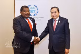 National Assembly Chairman Tran Thanh Man (right) meets with IPU Secretary-General Martin Chungong on April 17 on the sidelines of the 152nd IPU Assembly (IPU-152) in Istanbul, Türkiye. (Photo: VNA)