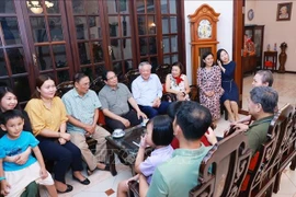 At the residence of the family of late Chairman of the Council of Ministers Pham Hung. (Photo: VNA)