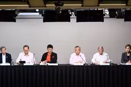 Members of the Singapore Economic Resilience Taskforce at the National Press Centre @ MDDI on July 10. (Photo: channelnewsasia.com)