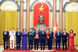 Party General Secretary and State President To Lam presents appointment decisions for members of the Government for the 2026–2031 term (Photo: VNA)
