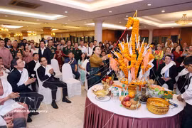 Delegates at the Hanoi ceremony marking Laos' traditional New Year festival Bunpimay (Photo: VNA)
