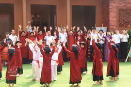 Children perform Xoan folk singing at the cultural camp. (Photo: VNA)