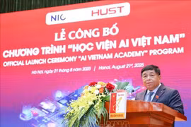 Deputy Prime Minister Nguyen Chi Dung speaks at the launch of the “AI Vietnam Academy” programme in Hanoi on August 21. (Photo: VNA)