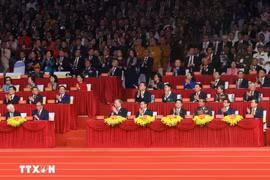 Party and State leaders, former leaders and international guests attend the ceremony marking the 50th anniversary of the Liberation of the South and National Reunification (Photo: VNA)