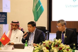 Deputy Prime Minister Nguyen Chi Dung speaks at the Vietnam–Saudi Arabia investment roundtable in Riyadh on October 27. (Photo: VNA)
