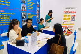 Demand for professionals in technology, AI, and digital skills is no longer limited to the IT sector but is expanding into retail, finance, and manufacturing (Photo: laodong.vn)