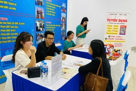 Demand for professionals in technology, AI, and digital skills is no longer limited to the IT sector but is expanding into retail, finance, and manufacturing (Photo: laodong.vn)