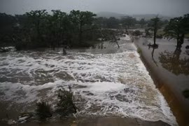 Devastating flash floods strike Kerr county, Texas on July 5. (Photo: US Coast Guard/VNA)
