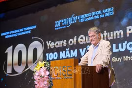 Nobel Laureate in Physics Professor Serge Haroche addresses the international conference “100 Years of Quantum Physics,” in Gia Lai province. (Photo: VNA broadcasts)