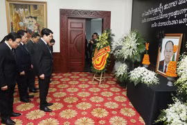 A high-level delegation from the Vietnamese State, led by President Luong Cuong, attends a memorial service in tribute of Khamtay Siphandone, former President of the Lao People’s Revolutionary Party (LPRP) Central Committee and former President of Laos. (Photo: VNA)