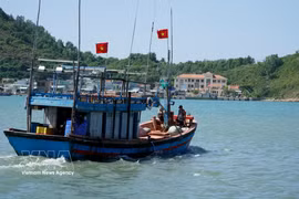 Since the beginning of 2025, Gia Lai's coastal border guard units have coordinated with relevant agencies to maintain 546 safe fishing teams comprising 2,267 vessels and 9,602 fishermen. (Illustrativephoto: VNA) 