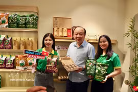 The programme showcases a wide range of food products with clear origins and traceable production processes (Photo: VNA)