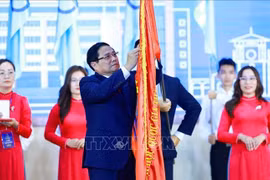 Prime Minister Pham Minh Chinh presents first-class Labour Order to Vietnam National University, Ho Chi Minh City (Photo: VNA)