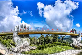 The Golden Bridge at Ba Na Hills, Da Nang, is a popular tourist attraction for both domestic and international visitors. (Photo: VNA)