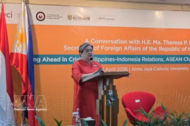 Philippine Foreign Affairs Secretary Maria Theresa Lazaro speaks at the event. (Photo: VNA)