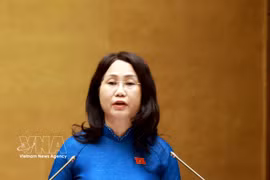 Minister of Culture, Sports and Tourism Lam Thi Phuong Thanh, authorised by the Prime Minister, presents the report explaining, receiving and revising the draft NA resolution on the development of Vietnamese culture at the session in Hanoi on April 24, 2026. (Photo: VNA)