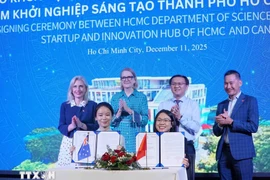 Representatives of the Ho Chi Minh City Department of Science and Technology and Canva at the signing ceremony. (Photo: VNA)