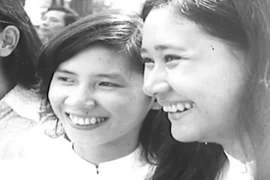 Smiles on Reunification Day in the documentary "Thang Nam: Nhung Guong Mat" (The Faces of May) by director-People's Artist Dang Nhat Minh. (Screenshot photo taken from the film) documentary Tháng Năm: Những Gương Mặt (The Faces of May)