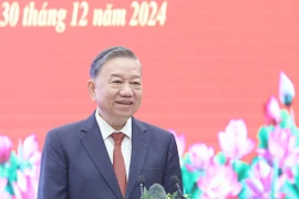 Party General Secretary To Lam addresses a meeting with 200 prominent intellectuals and scientists in Hanoi on December 30 (Photo: VNA)