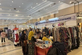 Held in early August at the heart of Bandung, this year's the Indonesia Batik & Craft Festival 2025 brings together nearly 100 participants. (Photo: VNA)