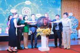 The launch of the hotline 111 for the prevention of human trafficking (Photo: baophapluat.vn)