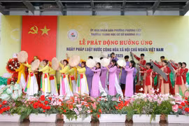 A ceremony in response to Vietnam Law Day held in Khuong Mai secondary school in Hanoi (Photo: nhandan.vn)