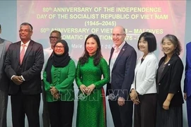 During the trip, Vietnamese Ambassador to Sri Lanka and the Maldives Trinh Thi Tam (fifth, right) hosts a ceremony marking Vietnam’s 80th National Day anniversary (September 2, 1945–2025). (Photo: VNA)