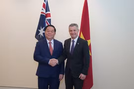 Nguyen Trong Nghia, Politburo member and Secretary of the Party Central Committee, meets with Australian Assistant Minister for Foreign Affairs and Trade and Assistant Minister for Immigration Matthew Thistlethwaite. (Photo: VNA)