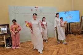 The Russia – Vietnam Cultural Centre (RVCC) under Herzen State Pedagogical University of Russia hosts a programme to celebrate the Lunar New Year, bringing the traditional spring atmosphere to the community of Vietnamese student while engaging Russian students as well. (Photo: VNA)