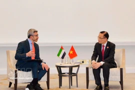 Foreign Minister Le Hoai Trung meets with UAE Deputy Prime Minister and Minister of Foreign Affairs Abdullah bin Zayed Al Nahyan. (Photo published by VNA)