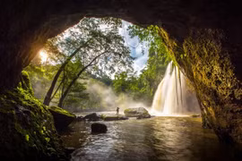 Many Vietnamese travellers love to plan the trip by themselves even when it requires a lot of time. (Photo courtesy of Booking.com)