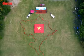 One of the festival’s highlights is a formation of the map of Vietnam by more than 1,000 yoga practitioners (Photo: VNA)
